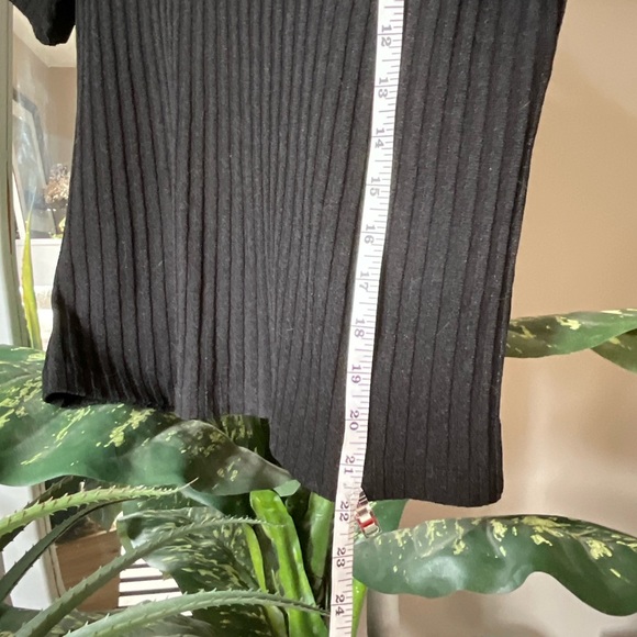 Ribbed black tee - Picture 5 of 7